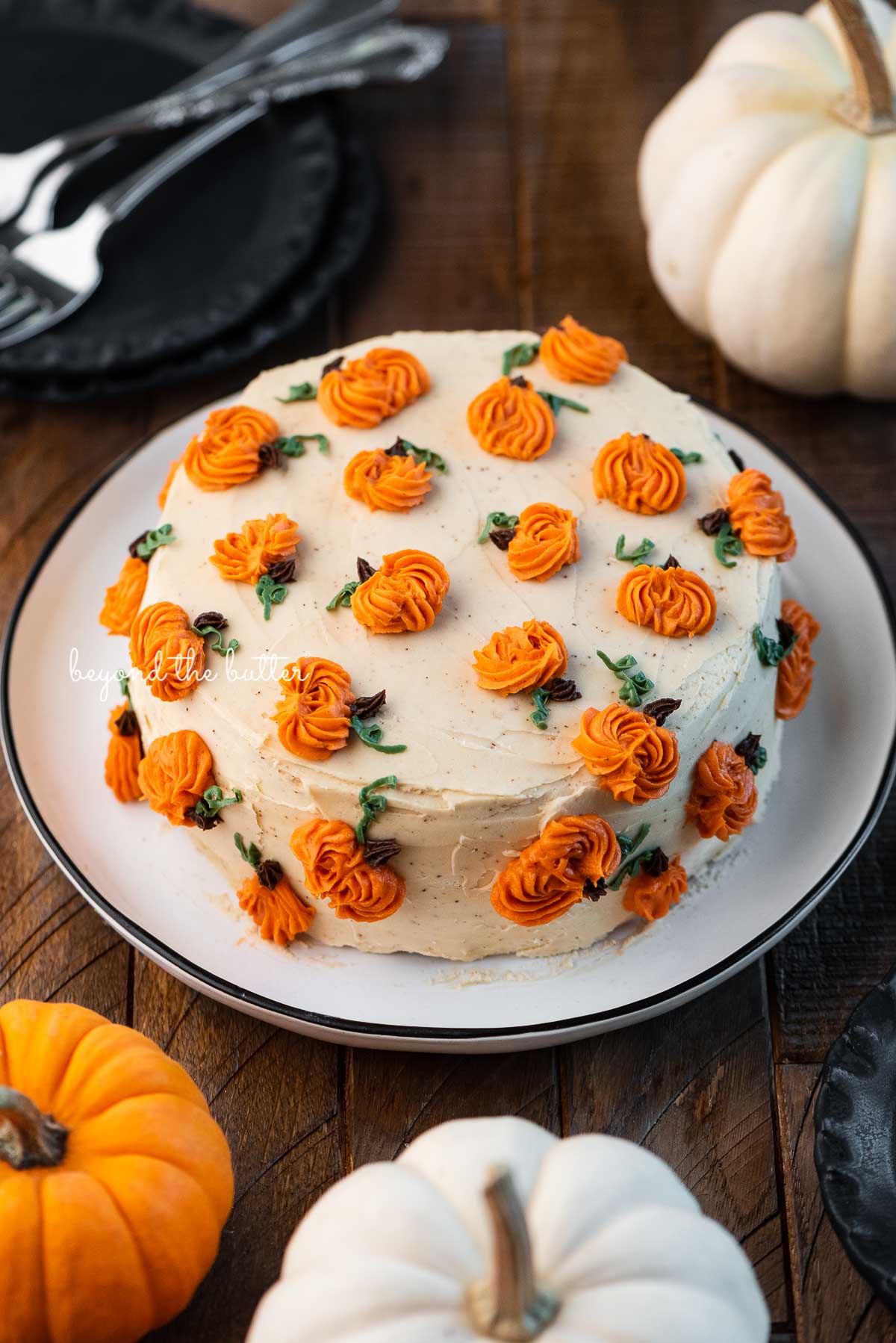 Single layer pumpkin spice cake on a black and white dessert plate | © Beyond the Butter®
