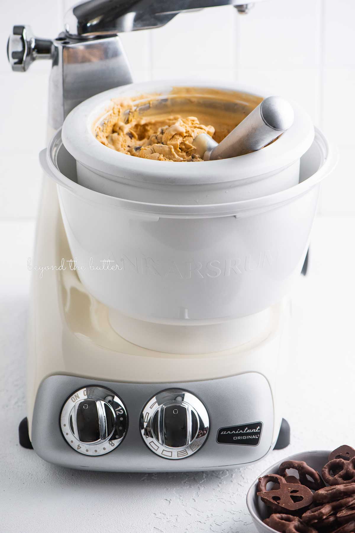 Dulce de leche ice cream made in an Ankarsrum Assistent Original with the ice cream maker attachment | © Beyond the Butter