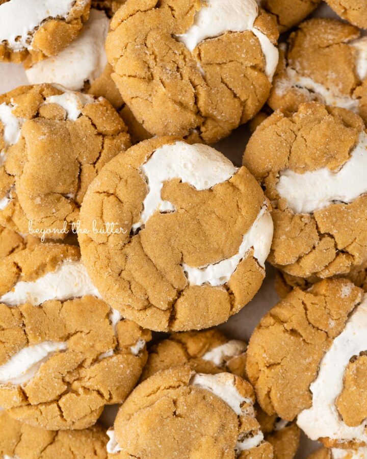 Closeup of fluffernutter cookies.